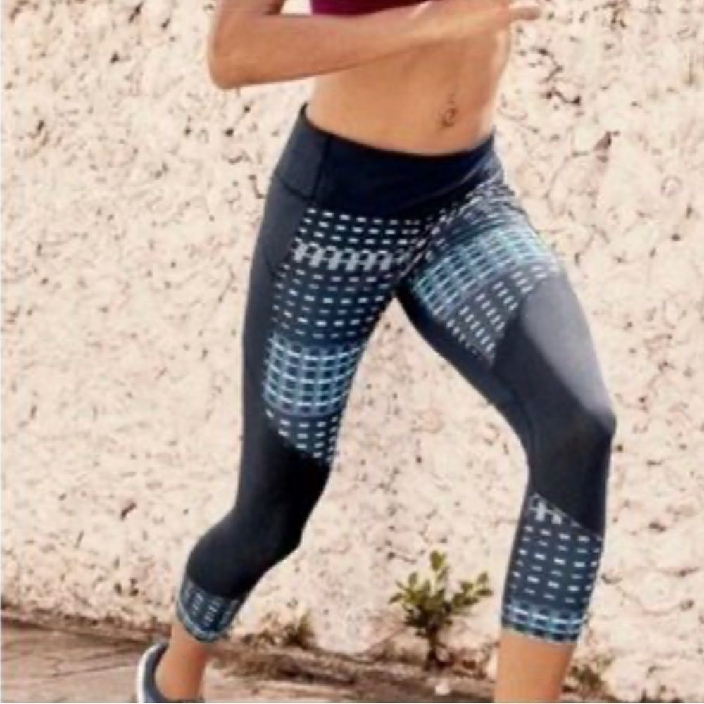 Athleta Timeless Contender Capri Leggings XS